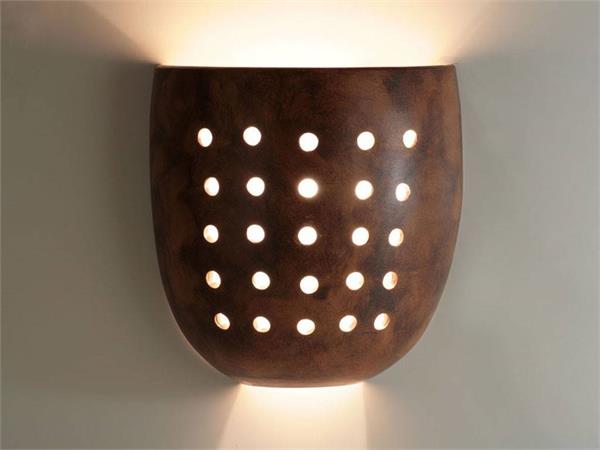 Durchbrochene Lampe aus lederfarbe Keramik