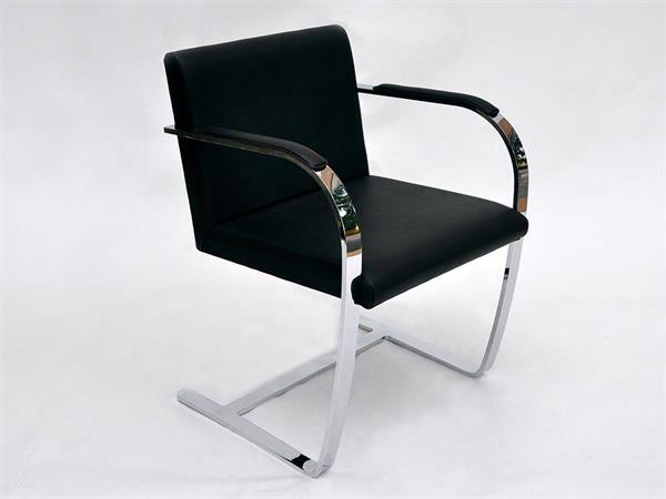 BRNO Sessel aus Leder und platte Struktur