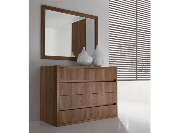 Dresser with four drawers Spazio