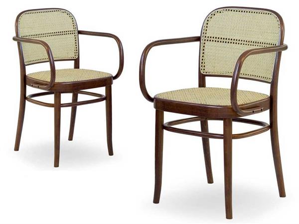 Thonet 06/ CB classic chair in wood with armrests