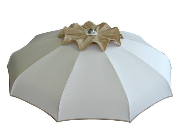 Windproof sun umbrella with curved ribs