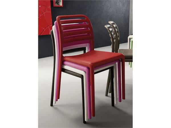 One piece stackable chair in polypropylene Clip 