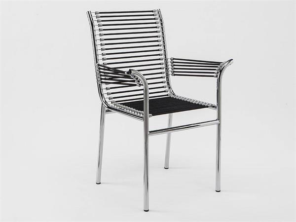 René Herbst 304 fauteuil avec cadre en métal avec bras et lacets elastiques