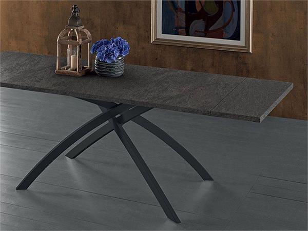 Extendible table in laminate Twist
