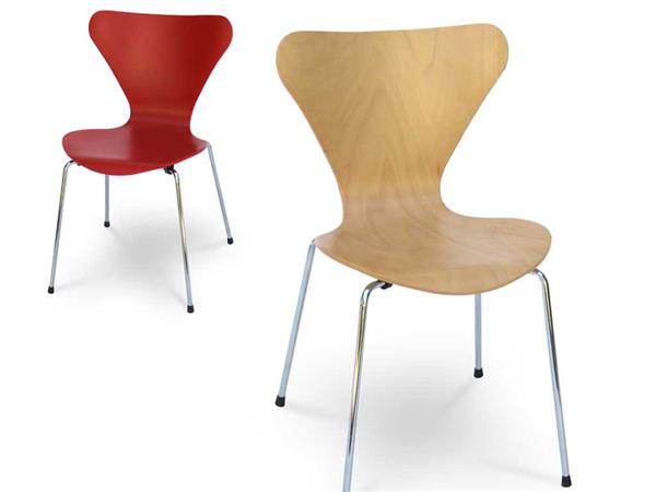 Jacobsen Stuhl aus Holz und Stahl