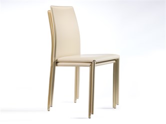 Sedia in cuoio Agata impilabile