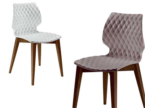Design-Stuhl mit Holzbeinen Uni 562