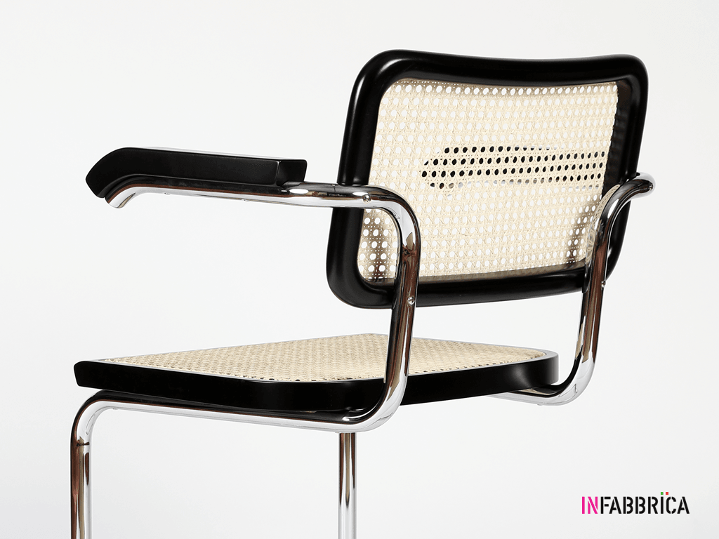 Cesca Stuhl mit Armlehnen aus verchromtem Metall mit Struktur aus Holz