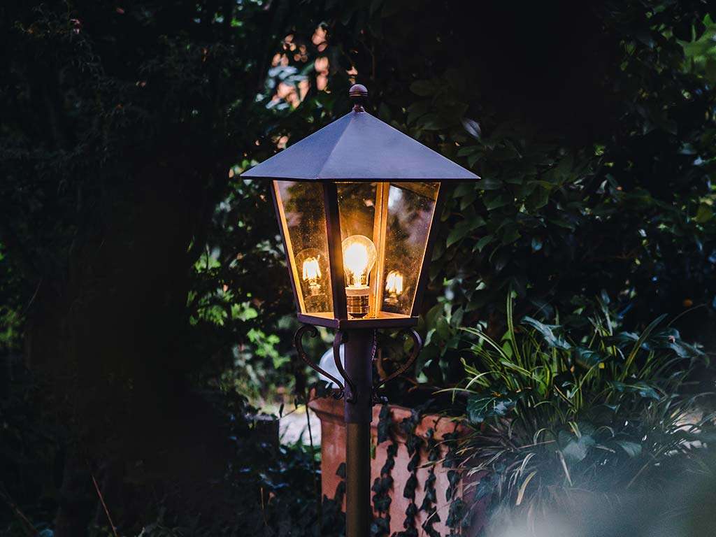 Lanterne de jardin avec bougie en fer ou laiton Il Fanale